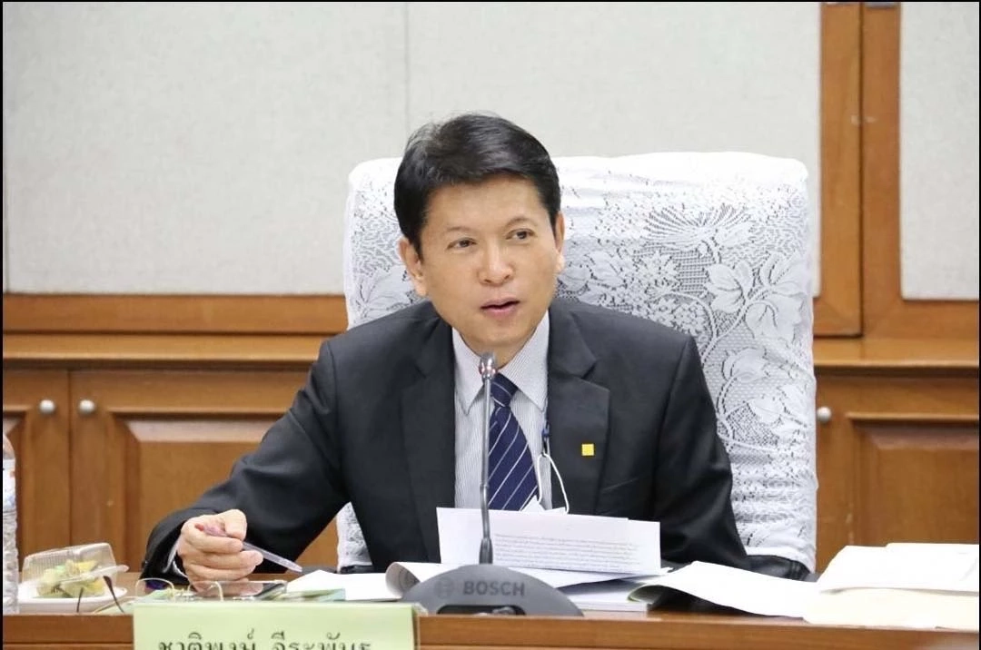 นายชาติพงษ์ จีระพันธุ อดีตรองอัยการสูงสุด  