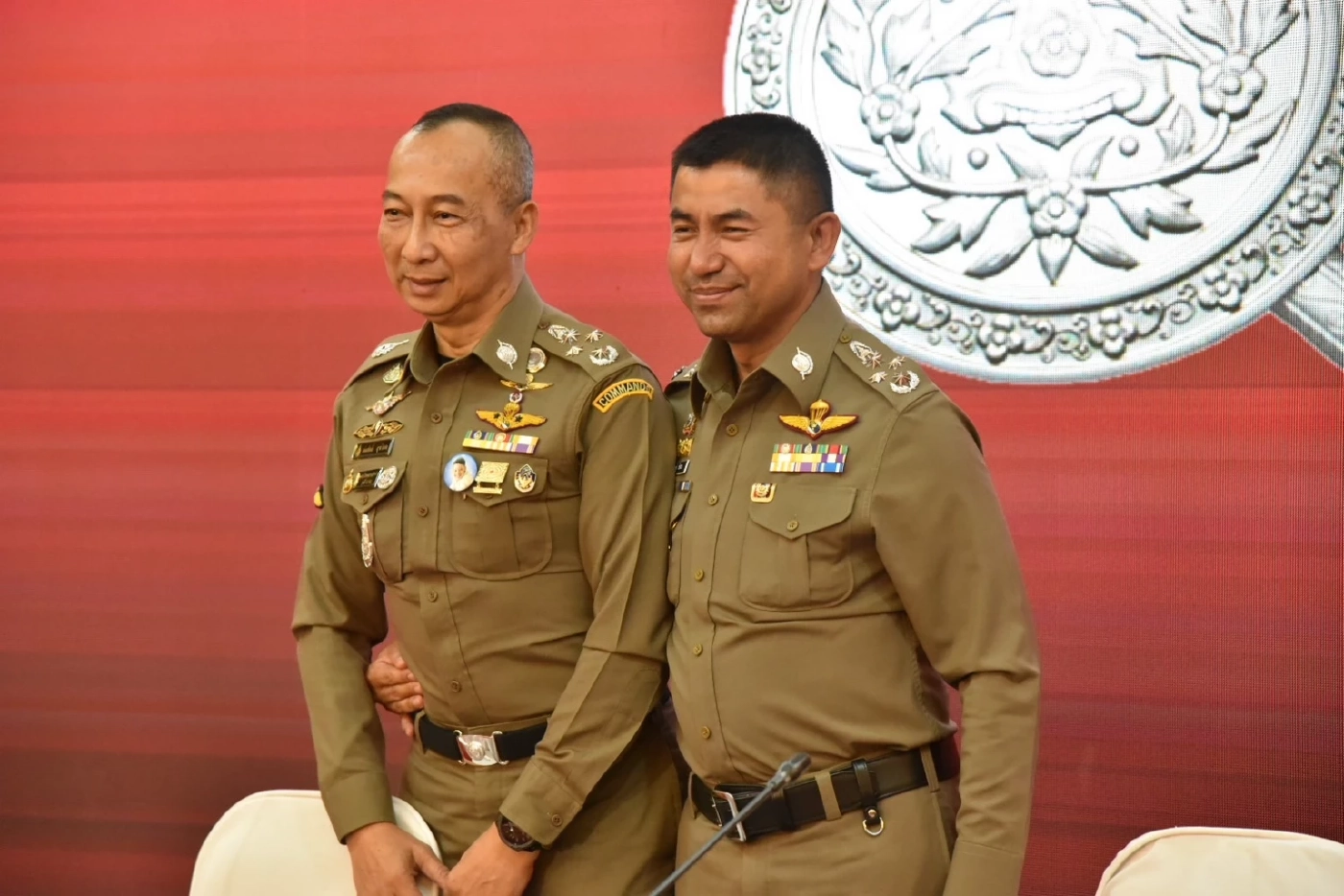 "บิ๊กต่อ-บิ๊กโจ๊ก" แถลงข่าวร่วมกันที่สำนักงานตำรวจแห่งชาติ