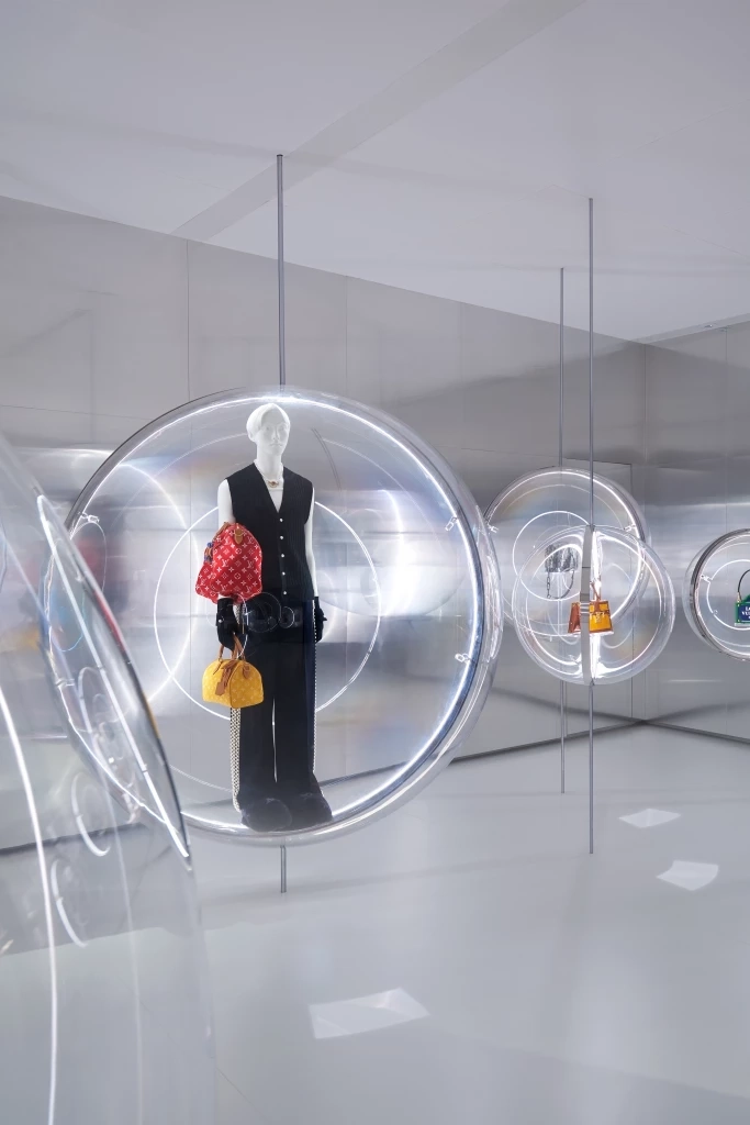 สาวก Louis Vuitton ห้ามพลาด "LV THE PLACE BANGKOK" ที่แรกในโลก ใหญ่ที่สุดในไทย