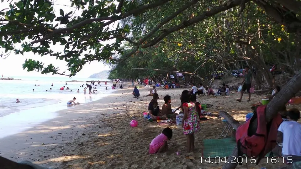 รวมพลังชาวบ้าน เรียกร้องเปิดทางลง "หาดแหลมหงา" หลังนายทุนล้อมรั้วปิดทางสาธารณะ