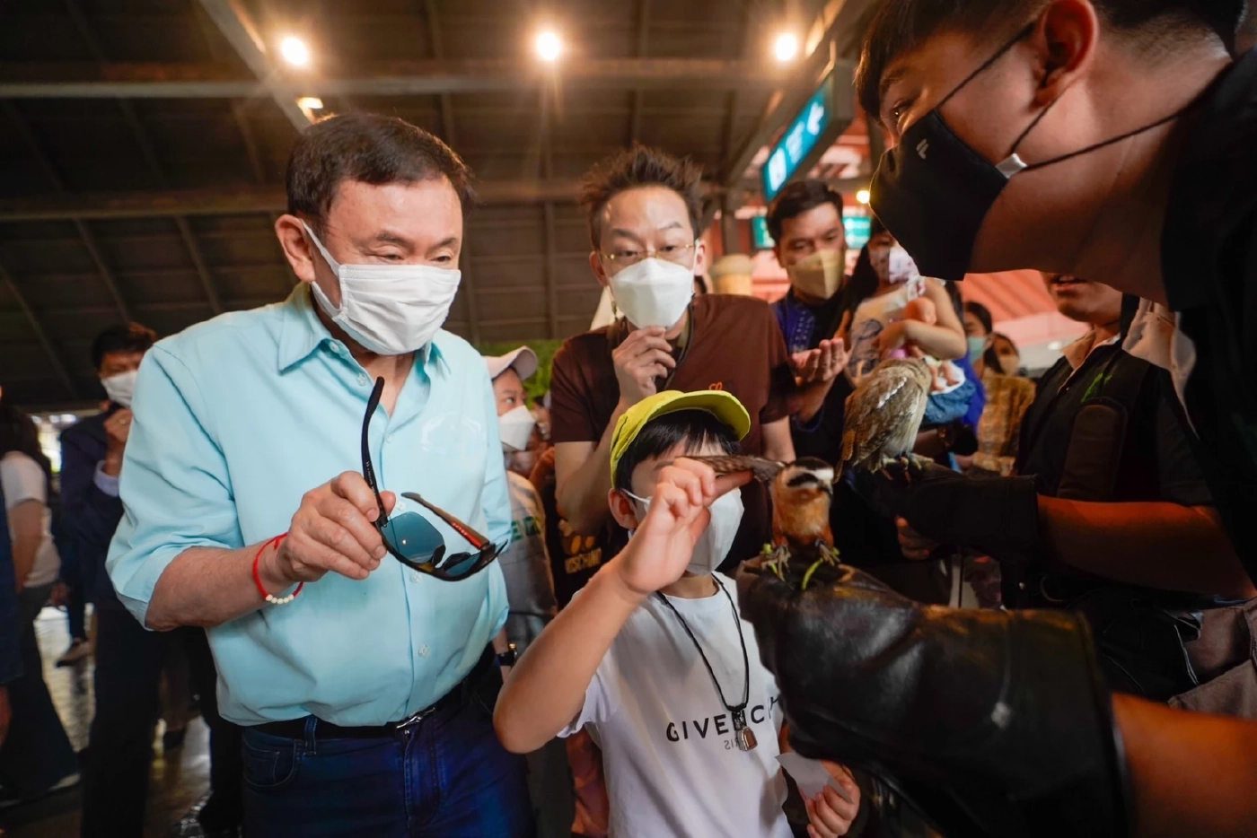 จบทริปปิ๊กเชียงใหม่ “ทักษิณ” พาครอบครัวทัวร์ไนท์ซาฟารี กินข้าว บินกลับ กทม.