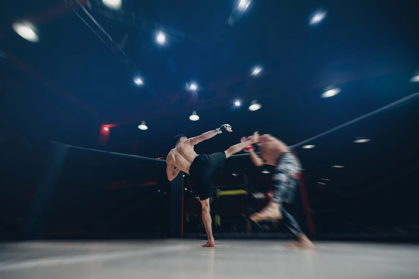 MMA คืออะไร รู้จักกีฬาศิลปะการต่อสู้แบบผสมผสาน กับเสน่ห์ของมวยกรง