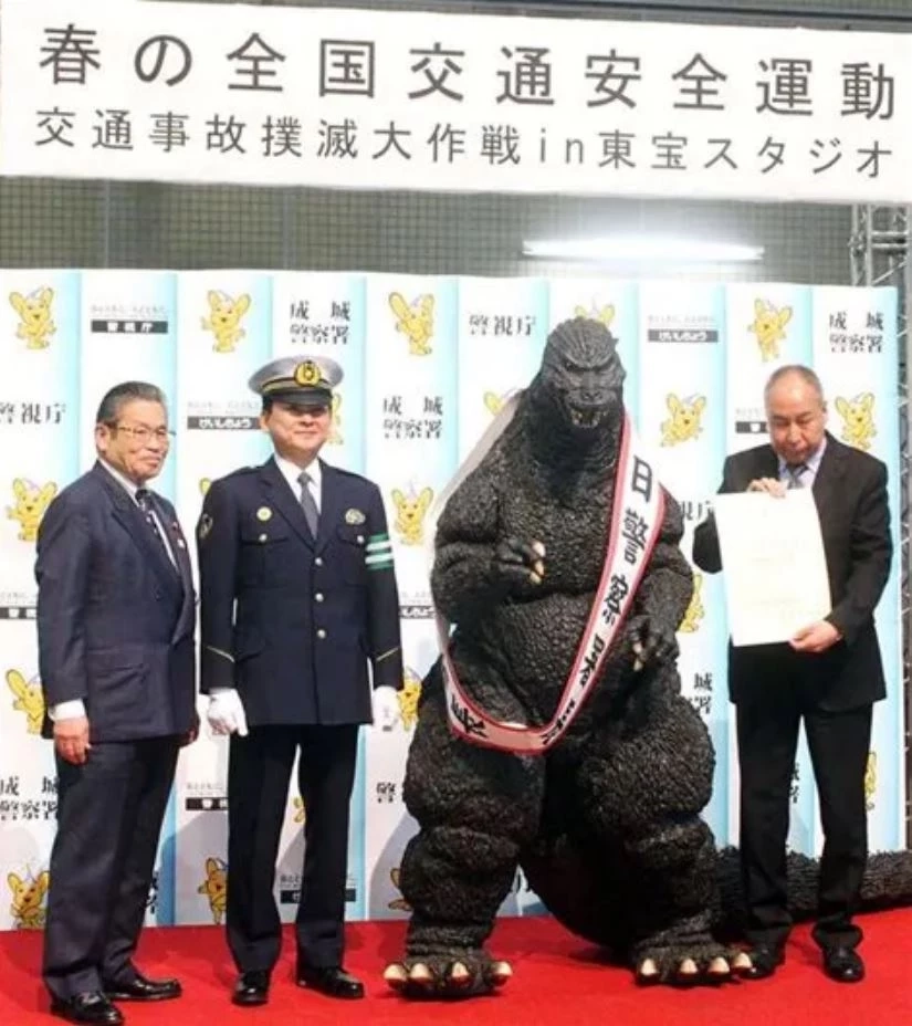 โตเกียวตั้ง "ก็อดซิลลา" เป็นตำรวจ ปลุกจิตสำนึกความปลอดภัยบนถนน