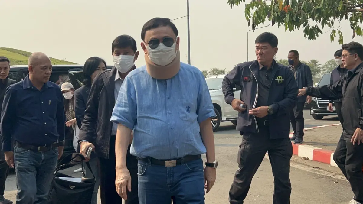 นายทักษิณ เดินทางมายัง อุทยานหลวงราชพฤกษ์ 