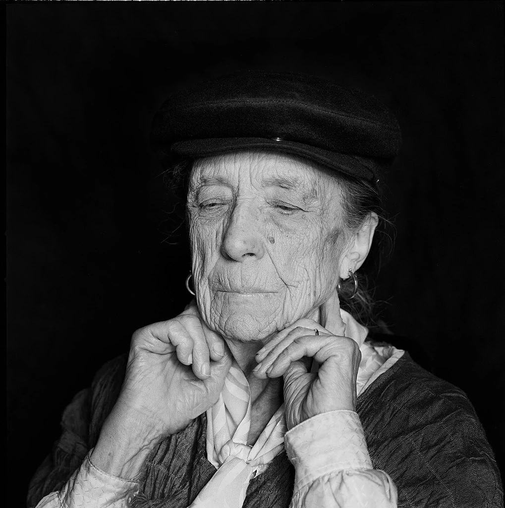 ลูอีซ บูร์ชัว (Louise Bourgeois). ภาพจาก Wikimedia Commons