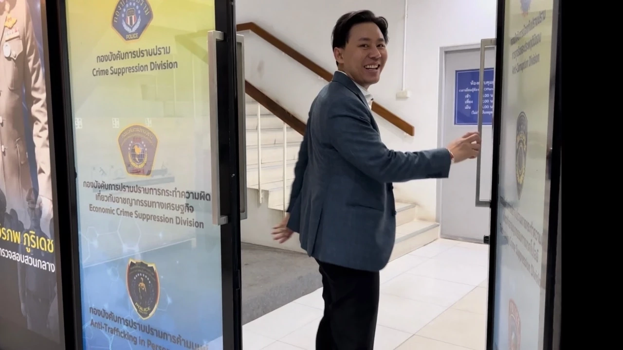 "ทนายตั้ม" เป็นใคร ทำไมกล้าเปิดวอร์แม่ทัพสีกากี งานนี้ทำเพื่อชาติหรือใคร