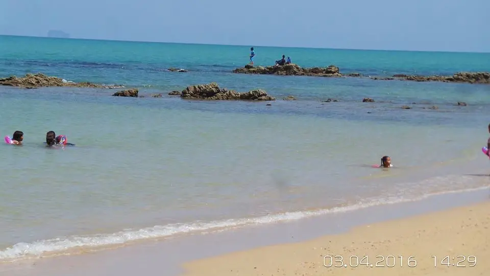 รวมพลังชาวบ้าน เรียกร้องเปิดทางลง "หาดแหลมหงา" หลังนายทุนล้อมรั้วปิดทางสาธารณะ