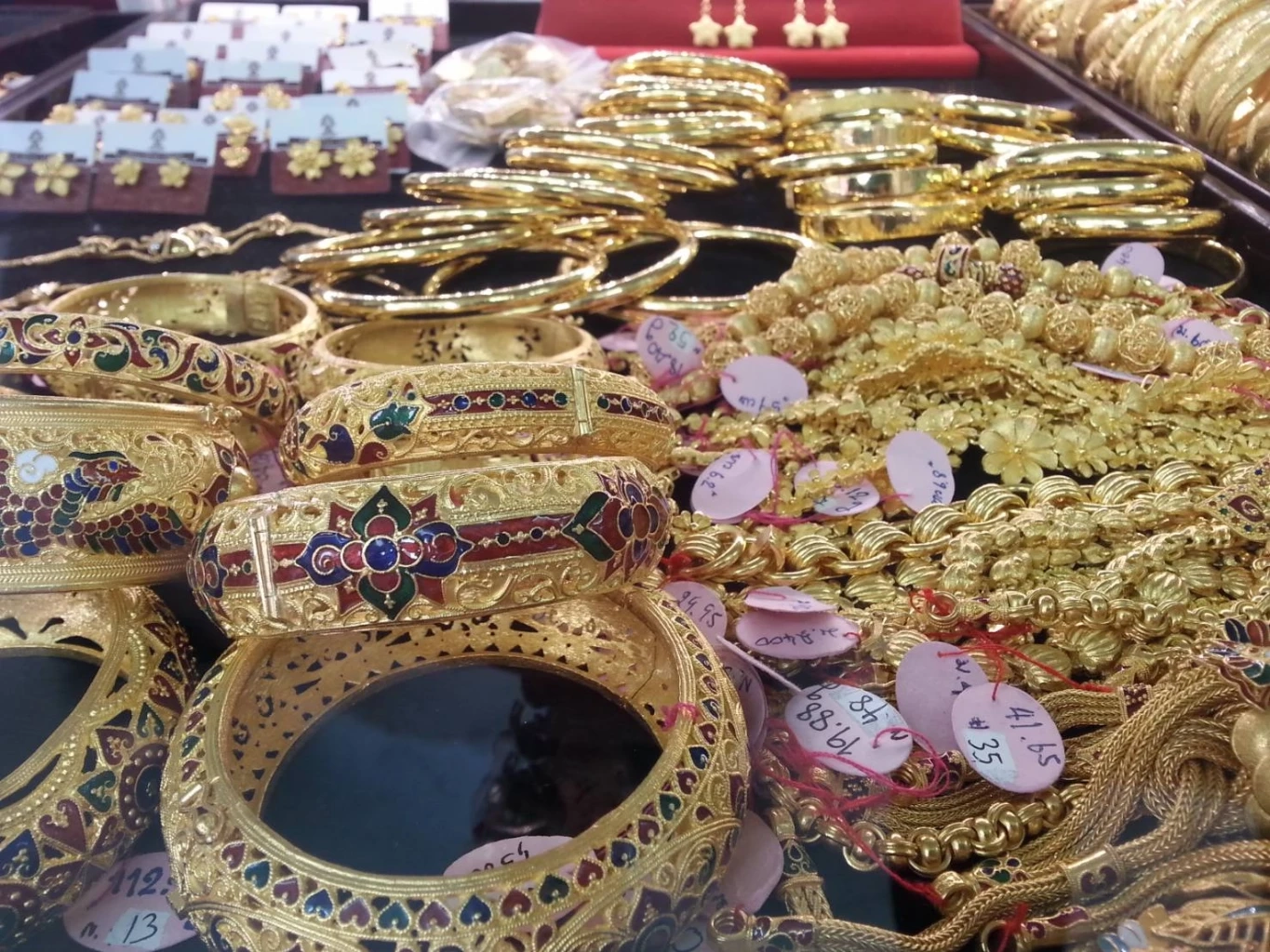 ราคาทองติดจรวด ! มีโอกาสทะลุ 37,000 บาทหรือไม่