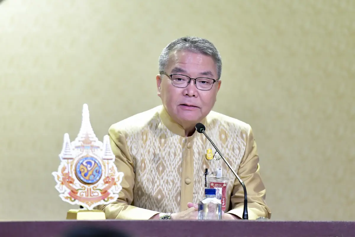 นายชัย วัชรงค์ โฆษกประจำสำนักนายกรัฐมนตรี