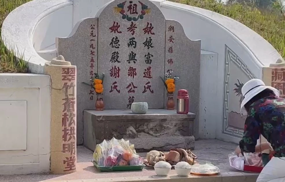 เปิดอาชีพชวนอึ้ง รายได้งาม รับจ้างล้างฮวงซุ้ยเทศกาลเช็งเม้ง ทำงานปีละครั้ง