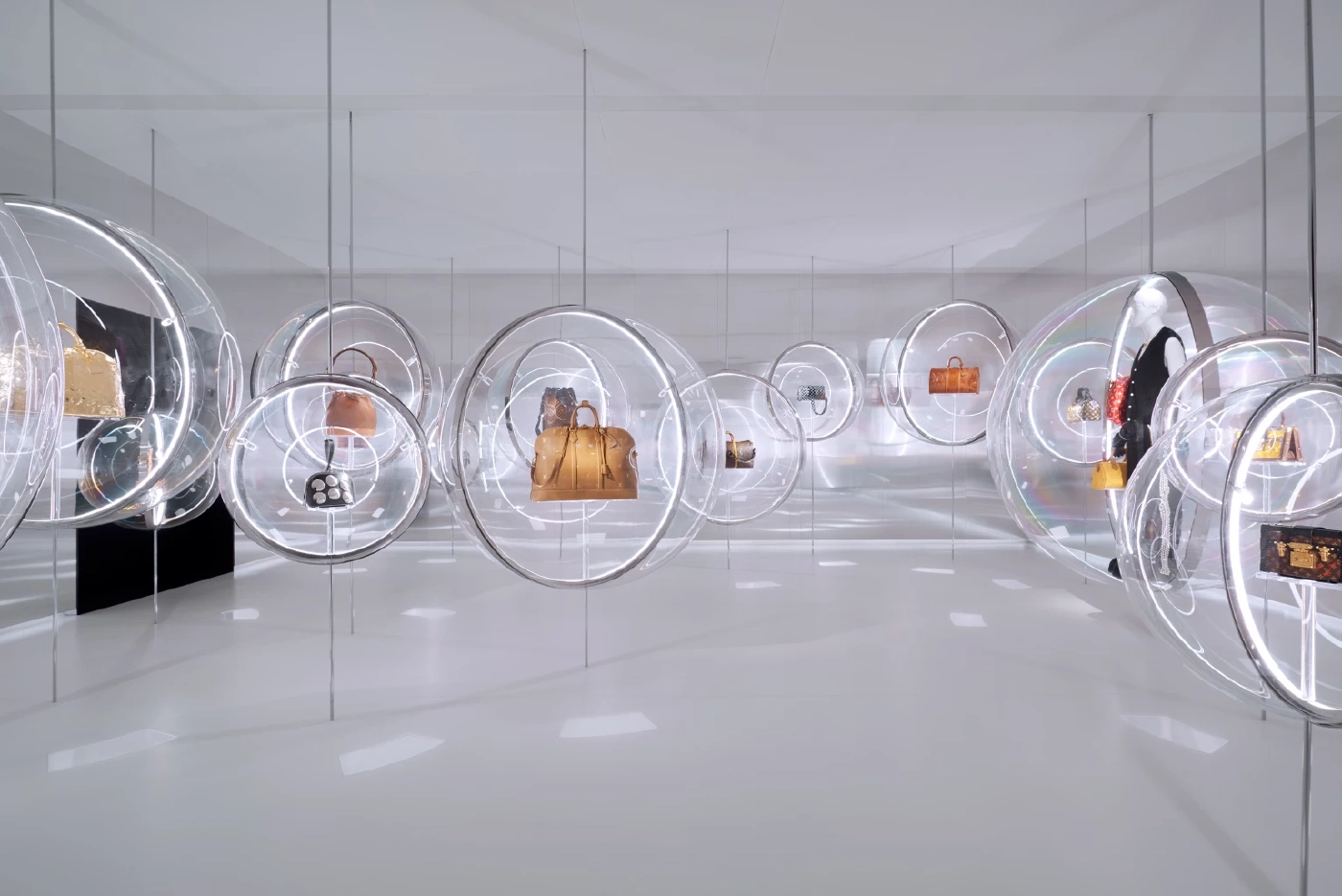 สาวก Louis Vuitton ห้ามพลาด "LV THE PLACE BANGKOK" ที่แรกในโลก ใหญ่ที่สุดในไทย