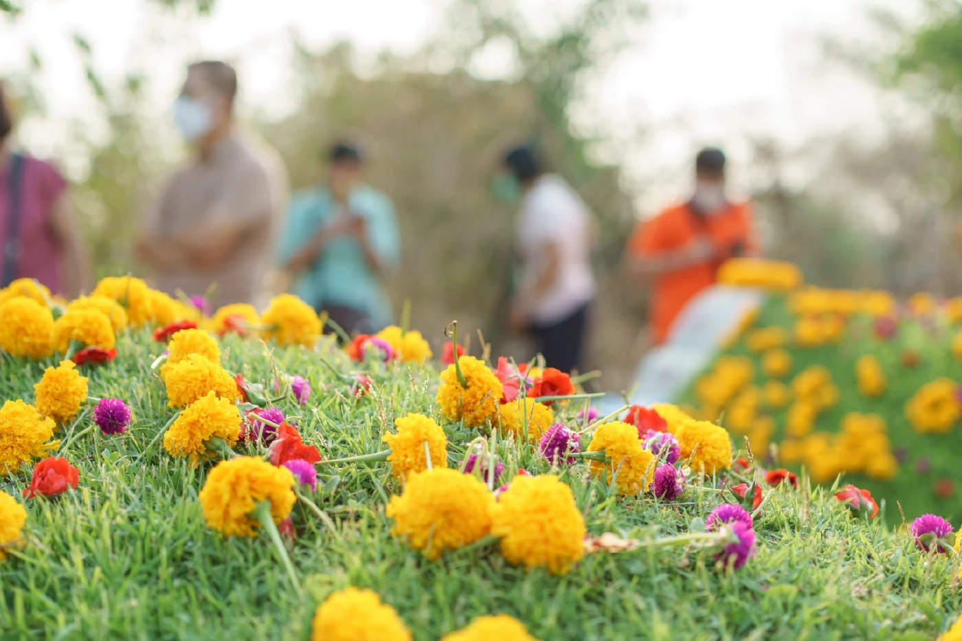 เปิดอาชีพชวนอึ้ง รายได้งาม รับจ้างล้างฮวงซุ้ยเทศกาลเช็งเม้ง ทำงานปีละครั้ง