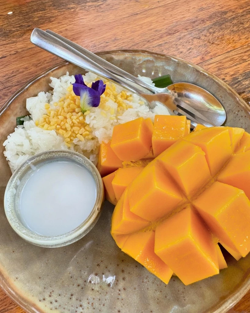 "โรเจอร์ เฟเดอเรอร์” โพสต์ภาพส่งท้าย ลงรูปท่องเที่ยวและอาหารไทยรัวๆ