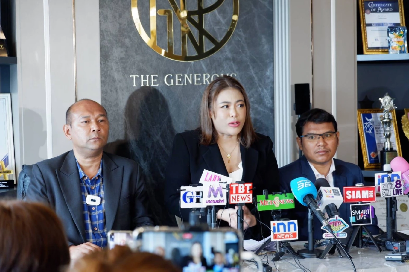 ส้ม ตรีชฎา-ฝน ธนสุนทร แจงแล้ว โปรเจกต์ปลดหนี้ โปร่งใสไม่ใช่แชร์ลูกโซ่