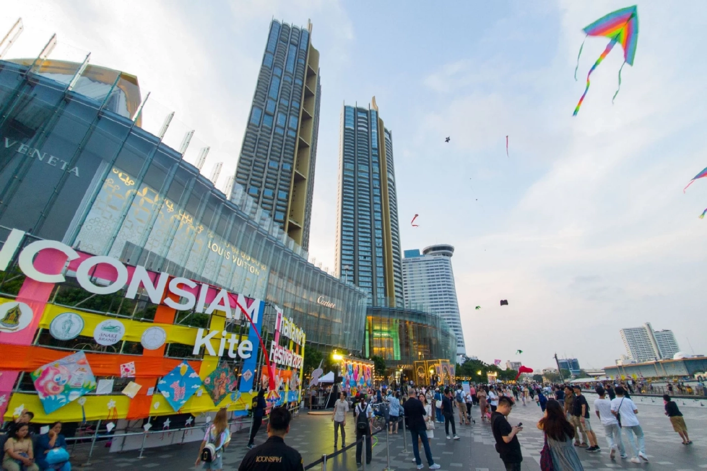 ซัมเมอร์นี้! ยกแก๊งมาสนุกกับเทศกาลเล่นว่าวสุดยิ่งใหญ่ริมแม่น้ำเจ้าพระยา