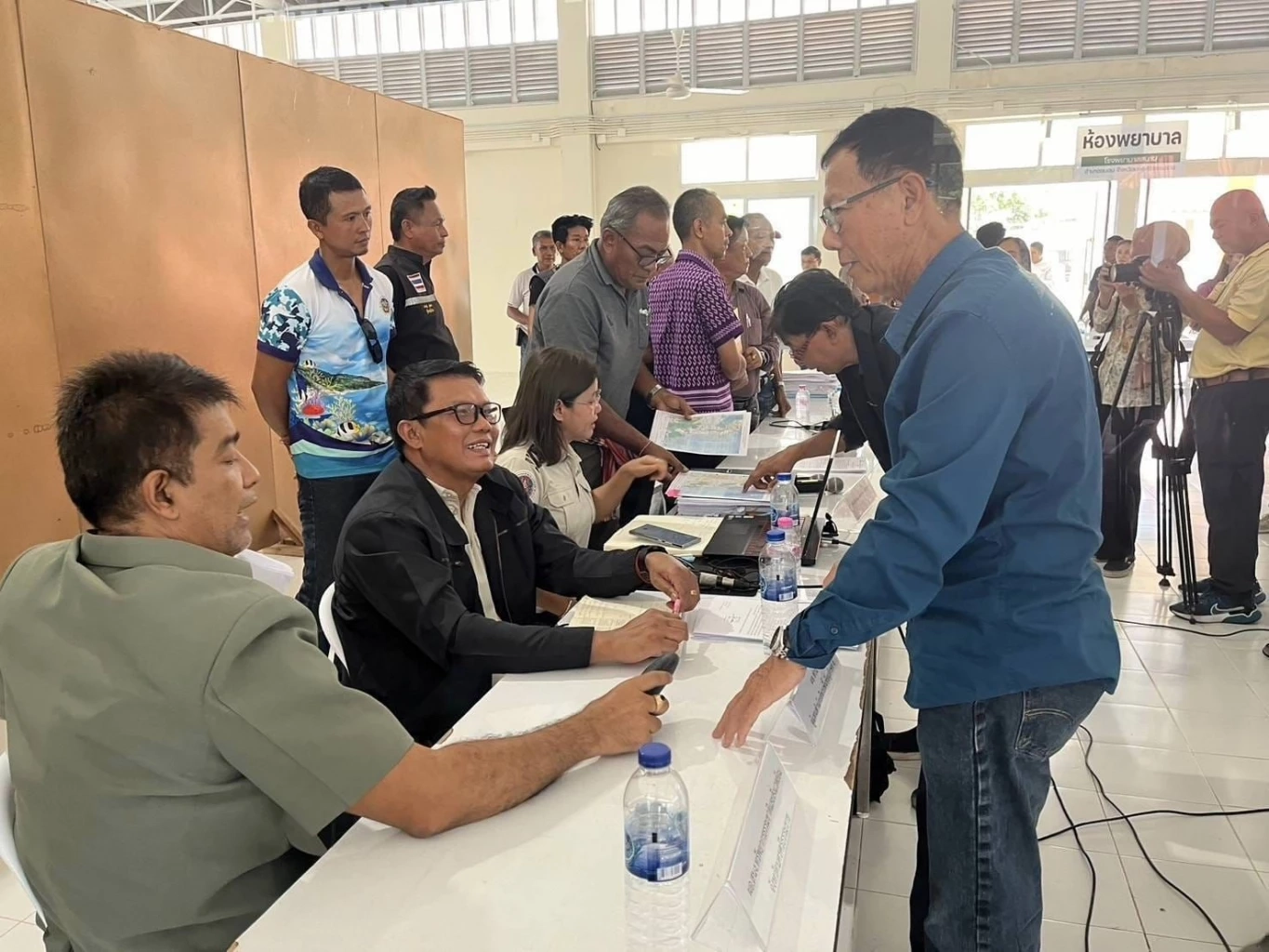 ชาวบ้านรวมตัวค้านตั้ง อช.ขนอม-หมู่เกาะทะเลใต้ วอน "ชัยวัฒน์" ช่วยแก้ปัญหา