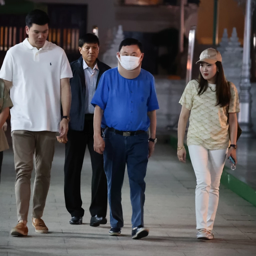 “ทักษิณ” ถือฤกษ์ 05:19น. สักการะสิ่งศักดิ์สิทธิ์ศาลหลักเมืองกรุงเทพฯ