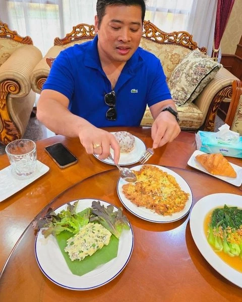"ท่านอ้น" รับประทานไข่มดแดง