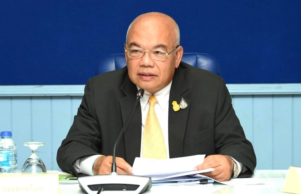 นายฉัตรชัย พรหมเลิศ หรือ ปลัดฉิ่ง 