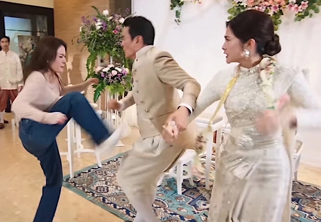 เปิดฉาก สงครามสมรส ช็อตไวรัลดัง แอฟ จัดการ ชาคริต สามีตัวดีมีโลกสองใบ