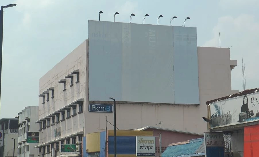 สรุปดราม่า "ป้ายโฆษณาแอปหาคู่" ทำสาวโคราชเดือด ล่าสุดปลดป้ายออกแล้ว