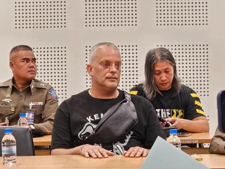 นายเดวิด ฝรั่งเตะหมอ