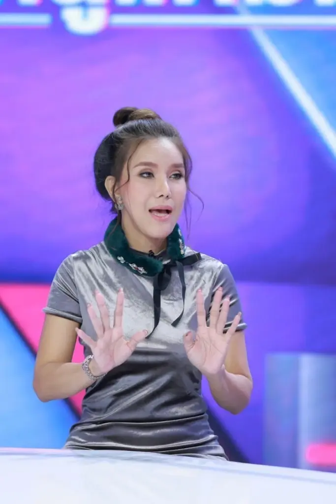 "ต้อม รัชนีกร" ไม่ขอเคลียร์คู่กรณีศัลยกรรม เสียใจโดนคนทั้งประเทศด่า "สะตอ"