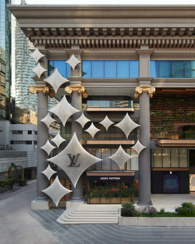 สาวก Louis Vuitton ห้ามพลาด "LV THE PLACE BANGKOK" ที่แรกในโลก ใหญ่ที่สุดในไทย