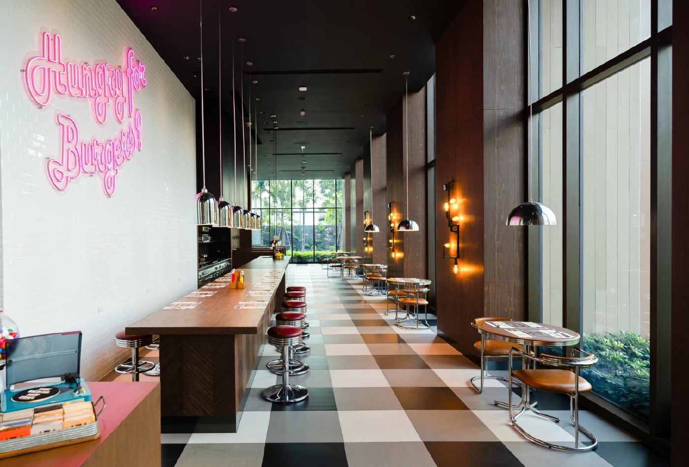 เบอร์เกอร์เลิฟเวอร์ต้องมาลอง Big Bite Burger Bar & Grill ได้ฟีลอเมริกันยุค 90s