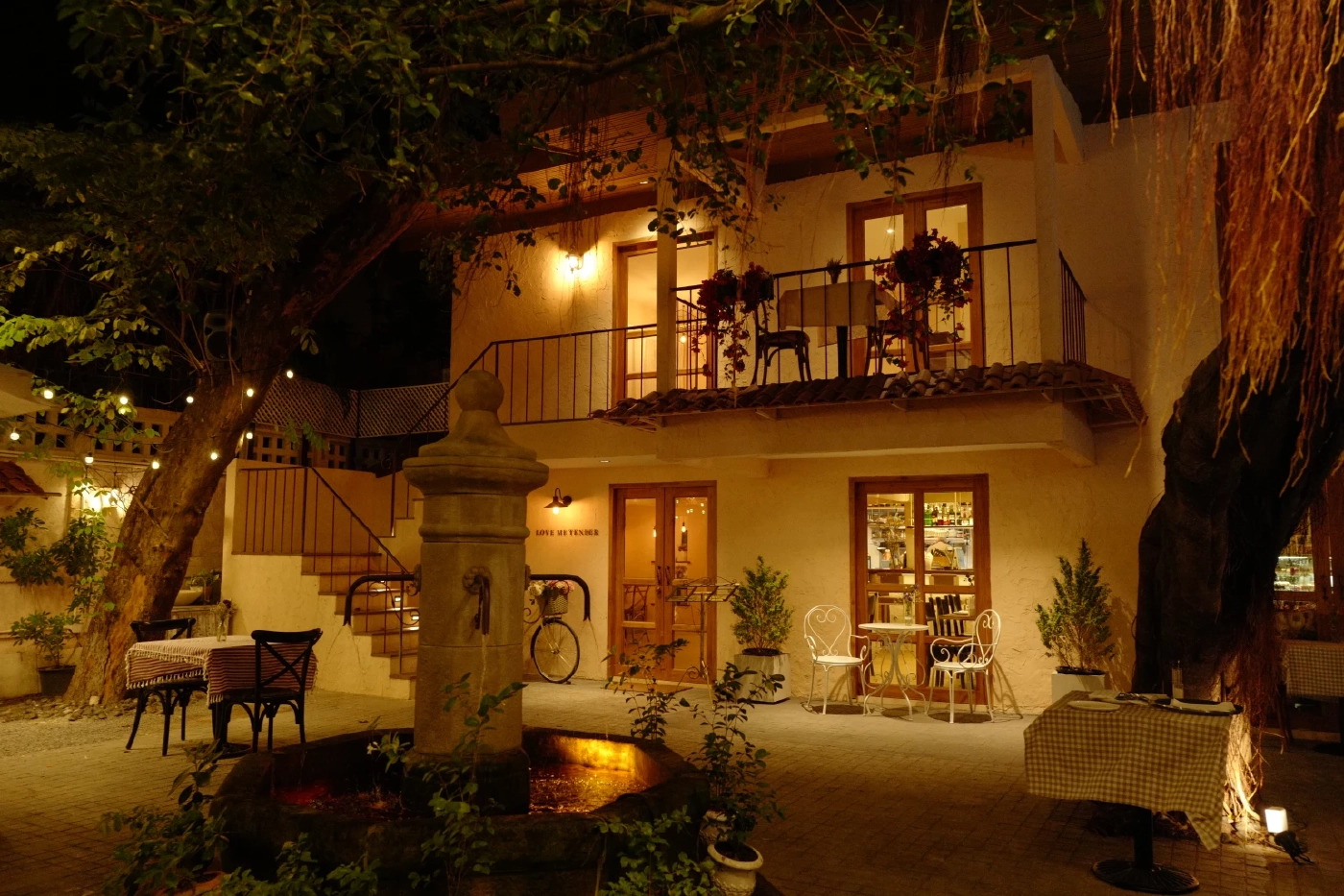 ชวนมาดินเนอร์ในสวนสไตล์โพรวองซ์กลิ่นอายฝรั่งเศสที่ร้าน "LoveMeTender"