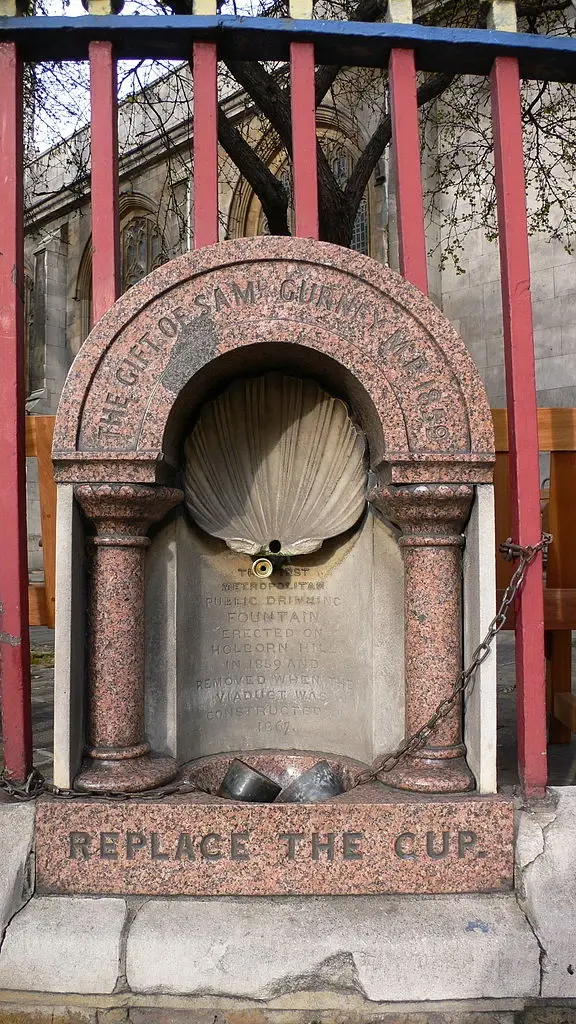 น้ำพูที่ Holborn Hill. ภาพจาก Wikimedia Commons