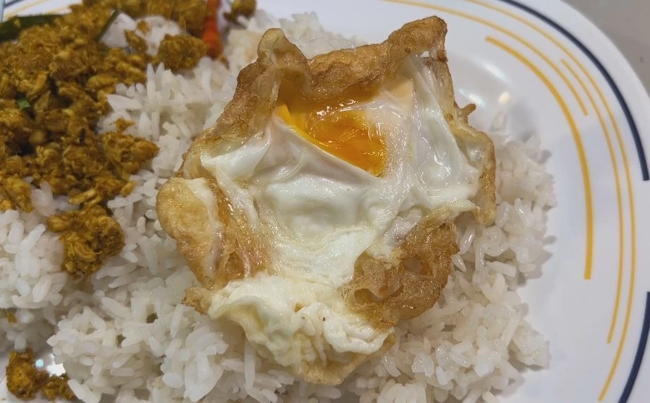 ร้านขายไข่โอด "ไข่ไก่" ขึ้นราคารอบที่ 2 ของเดือน คนซื้อน้อยลง ซ้ำอากาศร้อนดูแลรักษายาก