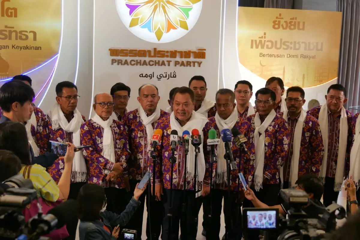 "วันนอร์" ปัดตอบข้อเสนอนั่งรองนายกฯ แลกเก้าอี้ ''ประธานสภาฯ''