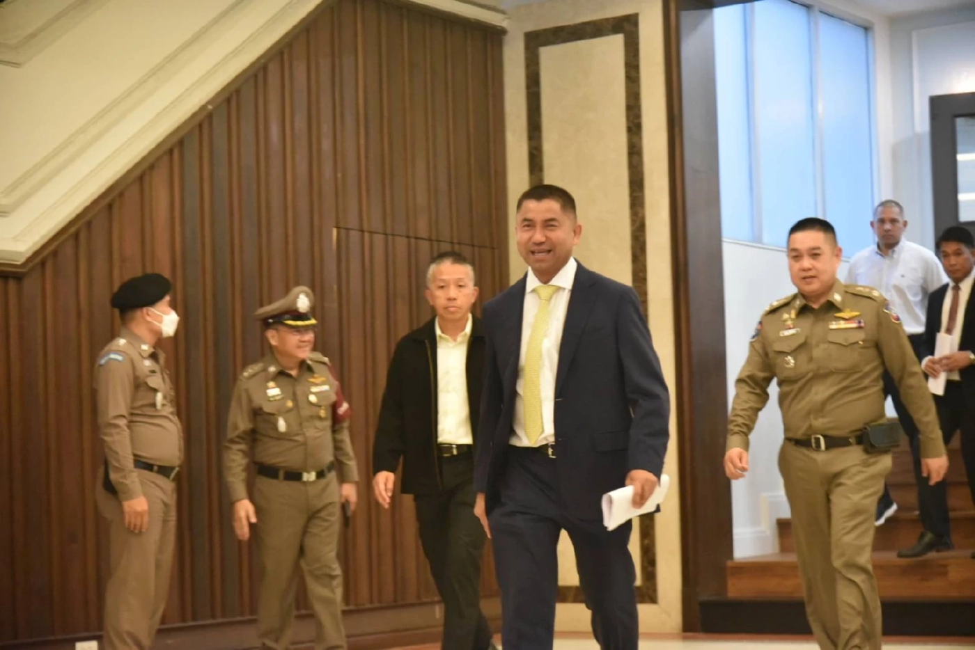 "บิ๊กโจ๊ก" ยื่นเพิกถอนคำสั่งให้ออกราชการ แฉขบวนการ 4 คูณร้อย ทำหลุดเก้าอี้