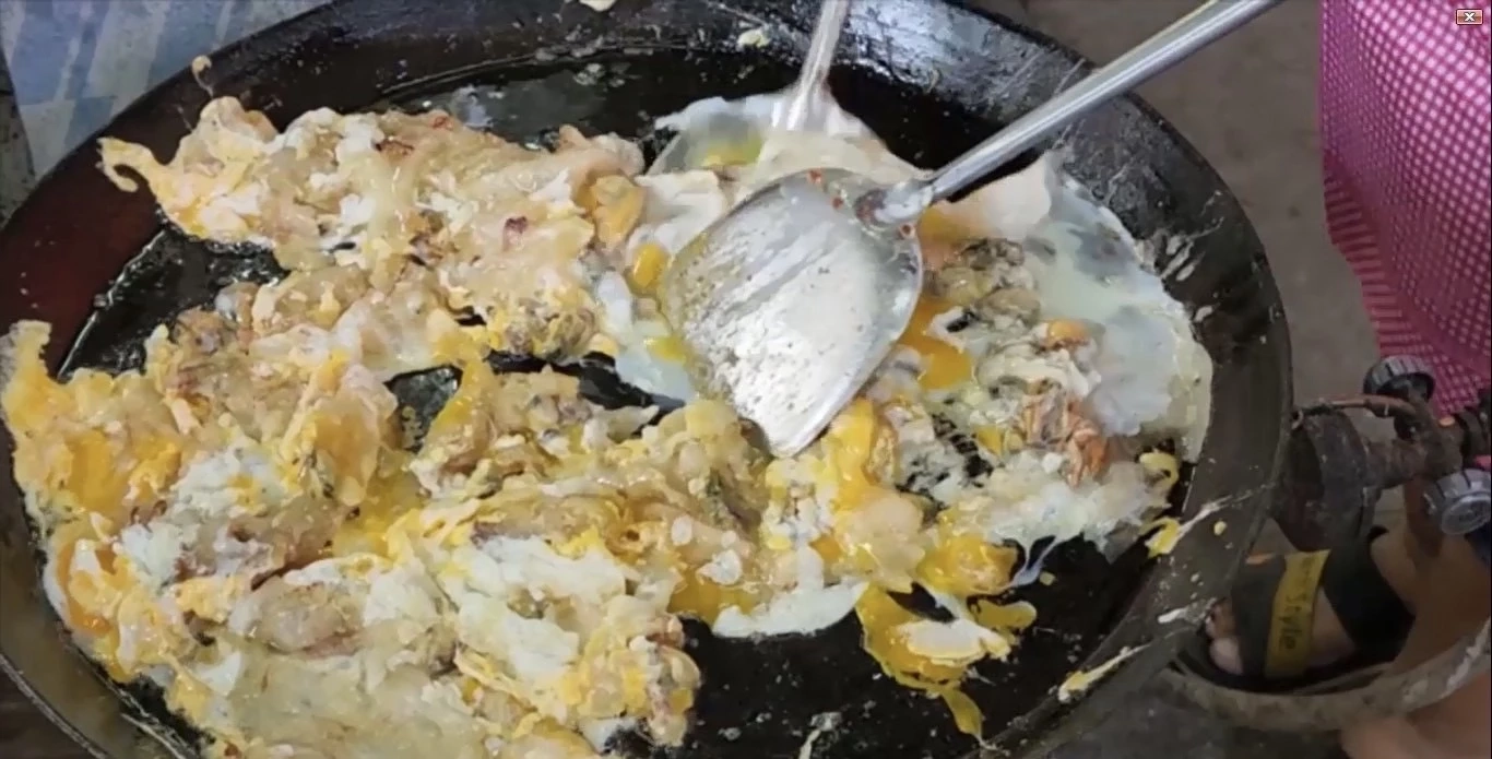 งบน้อย อร่อยได้ หอยทอด-ผัดไทย กล่องละ 10 บาท พิกัด สมุทรสงคราม