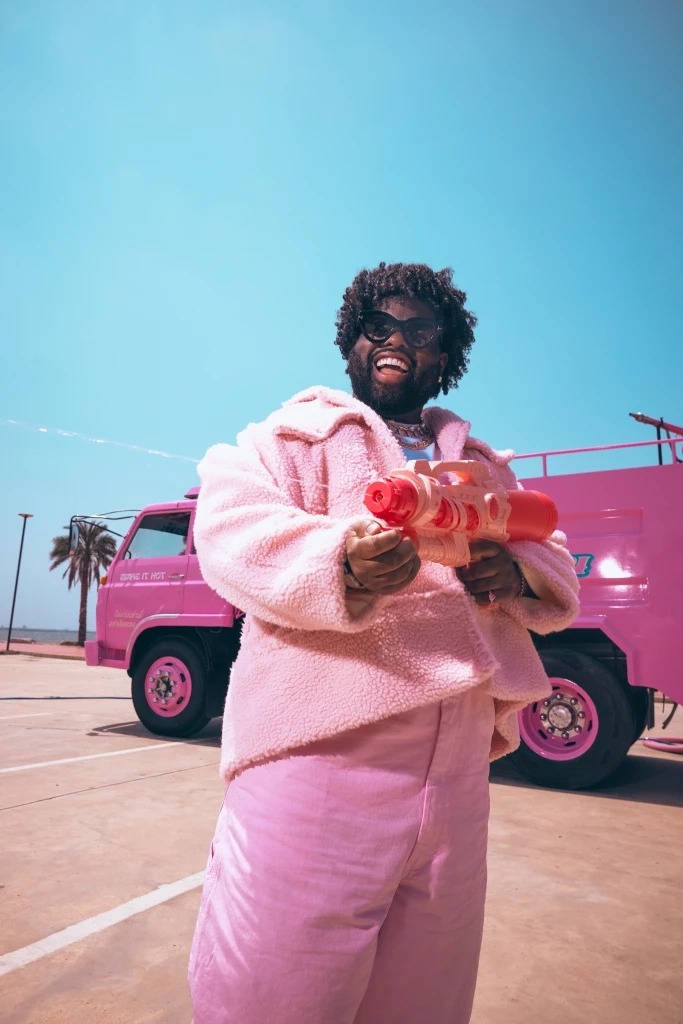 ALLY ฟีทเจอริ่งศิลปินระดับโลก Pink Sweat$ ปล่อยเพลง Make It Hot  รับซัมเมอร์