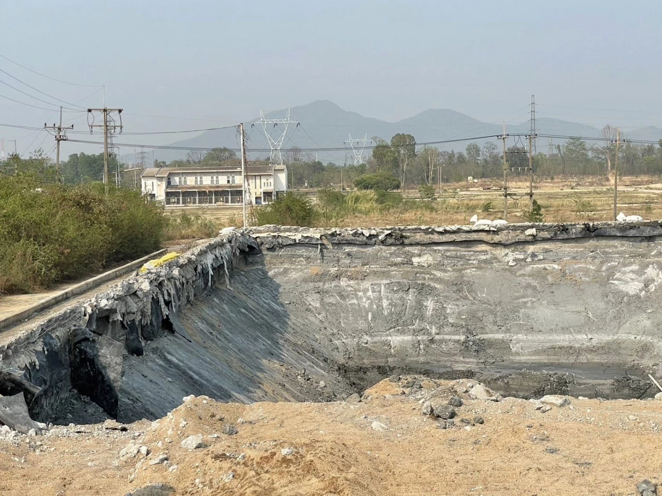 อุตสาหกรรม จ.ตาก ตรวจบ่อเก็บกากแคดเมียม พบได้รับอนุญาตขนย้ายไป จ.สมุทรสาคร