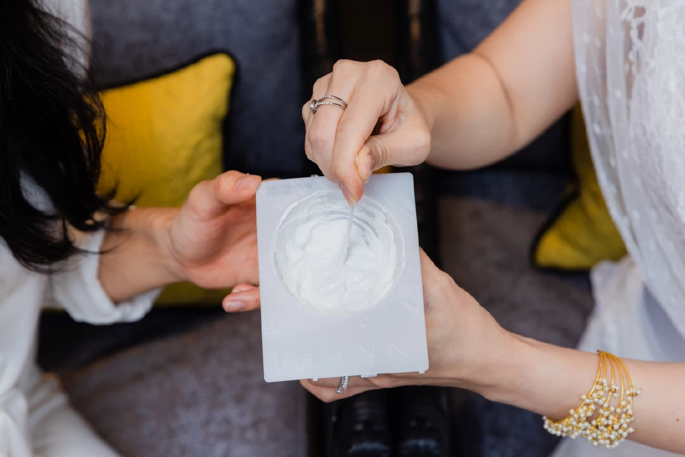 อย่าลืม "มากส์กหน้า" เพื่อกู้ผิวหลังสนุกสู้ทุกมลภาวะในเทศกาลสงกรานต์