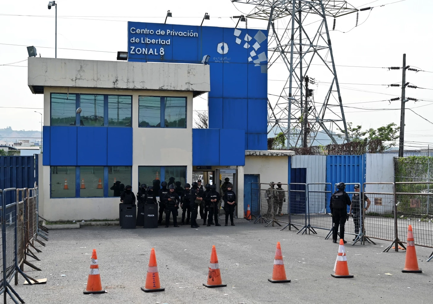 อดีตรองประธานาธิบดีฮอร์เก กลาส ถูกส่งตัวเข้าเรือนจำในเมืองกัวยากิล ของเอกวาดอร์ 