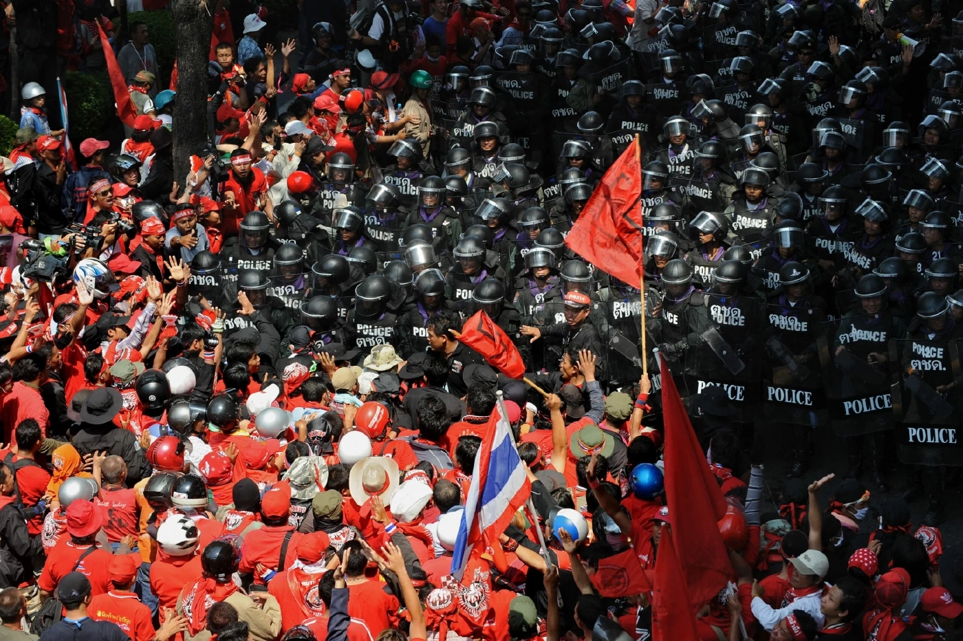 10 เมษายน ครบรอบ 14 ปี เหตุสลายการชุมนุมคนเสื้อแดง สมรภูมิ "แยกคอกวัว"