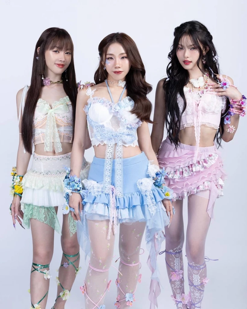 "สามย่าน ถนนสงกรานต์" ปิดจุฬาฯซอย 5 เล่นน้ำทั้งถนนเป็นครั้งแรก ฉ่ำ! 3 วันเต็ม