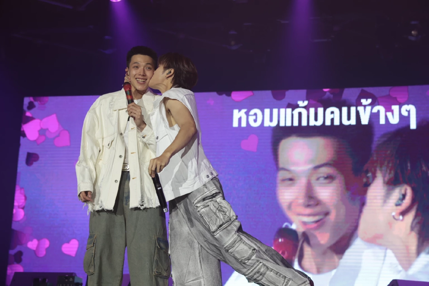 ต้าห์อู๋ ออฟโรด เสิร์ฟความหวานรัว ๆ ในแฟนมีตติ้งคอนเสิร์ต
