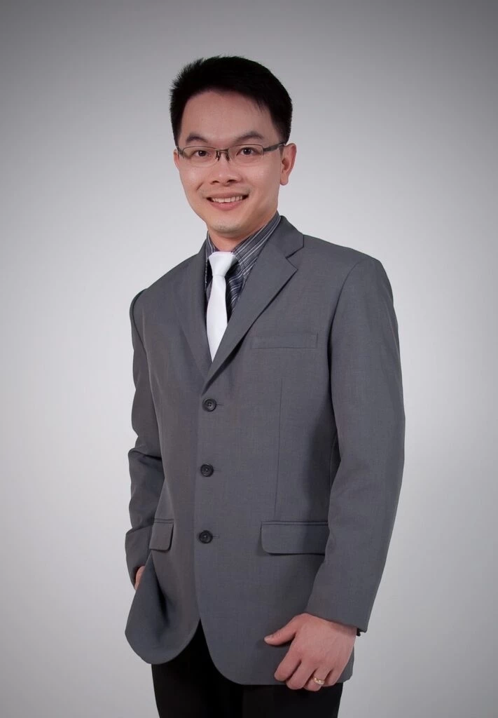 รองศาสตราจารย์ ดร.นพ. กฤษณ์ พงศ์พิรุฬห์ หัวหน้าศูนย์เชี่ยวชาญเฉพาะทางด้านการแพทย์บูรณาการเชิงป้องกัน Center of Excellence in Preventive &amp; Integrative Medicine (CE-PIM)