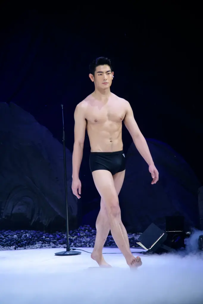 "หนุ่มสาวซูปร้า" อวดหุ่นเป๊ะปัง โชว์เพอร์ฟอร์แมนซ์แบบสับ! ในรอบชุดว่ายน้ำ