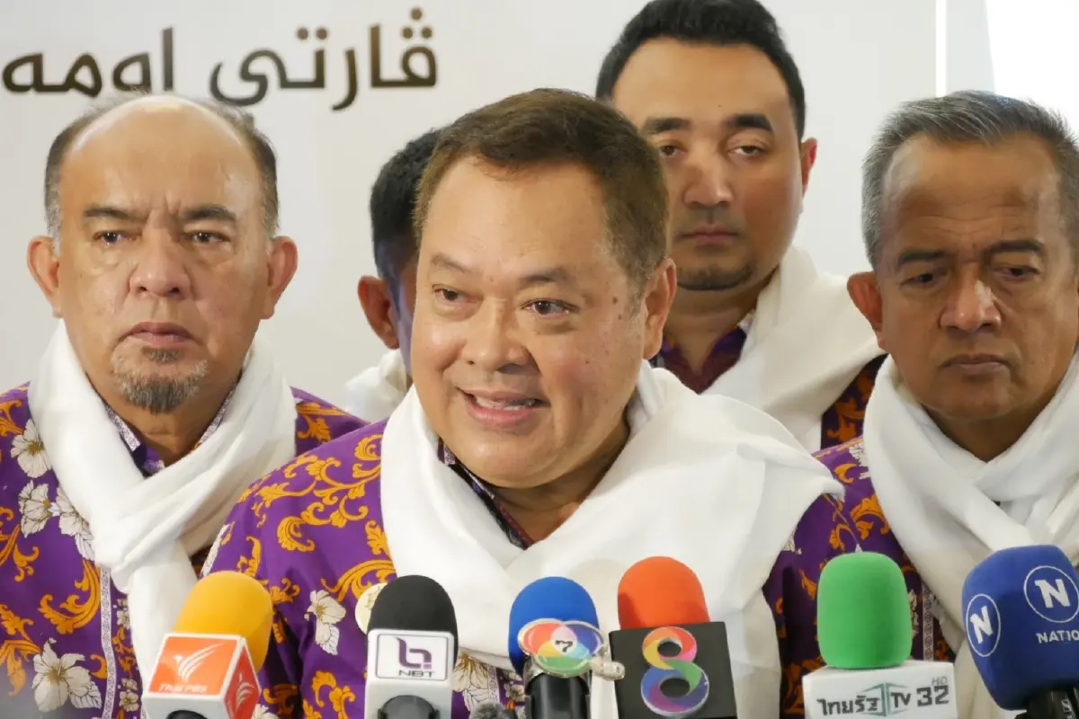"วันนอร์" ปัดตอบข้อเสนอนั่งรองนายกฯ แลกเก้าอี้ ''ประธานสภาฯ''