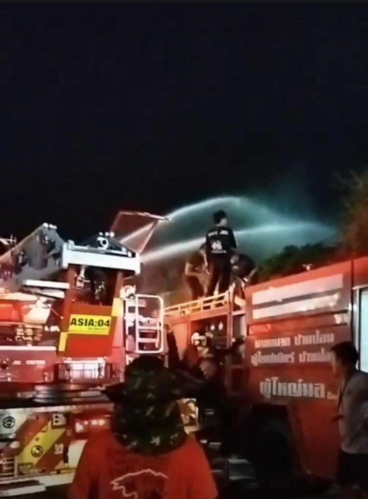 ปรับแผนดับไฟโกดังสารเคมี 4 พันตัน กรดกัดรุนแรง สั่งปิดโรงพยาบาลภาชีกลางดึก