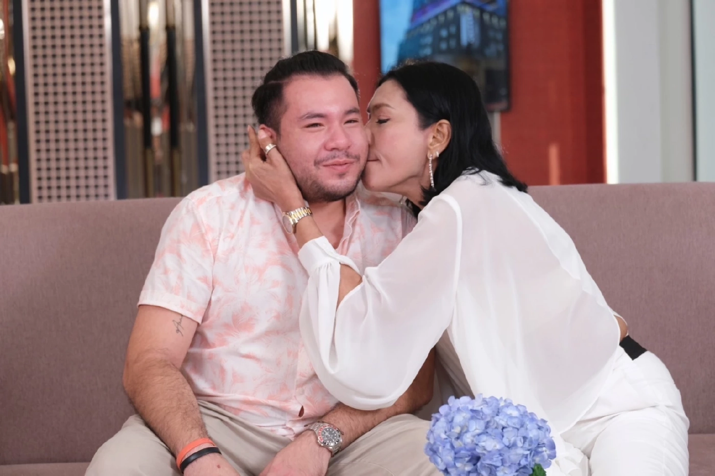 ตุ๊ก ญาณี ควงลูกชาย เปิดใจดาราตกอับ ลั่น! ชีวิตนี้ไม่เคยของานใคร