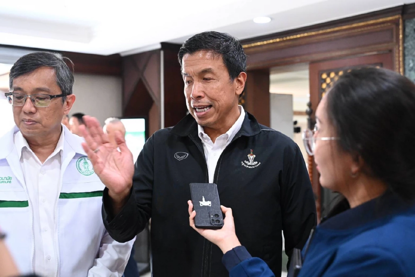 ไร้ปาฏิหาริย์! ชายพลัดตกท่อร้อยสายไฟ เกาะกลางถนนลาดพร้าว เสียชีวิตแล้ว