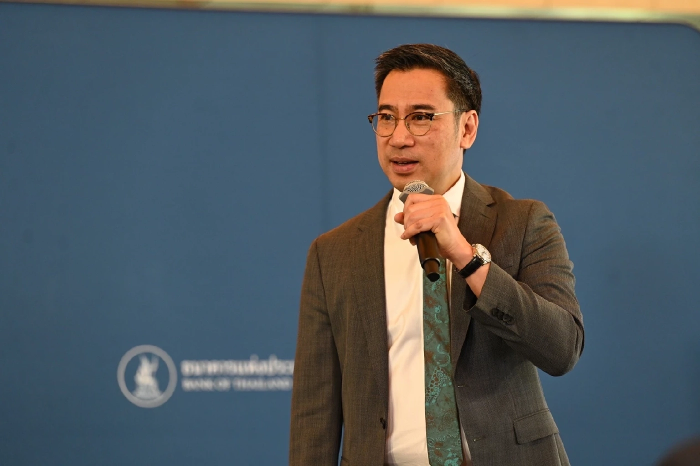 เจาะดีกรีผู้ว่าแบงก์ชาติ "เศรษฐพุฒิ" ฝ่าบททดสอบฝ่ายการเมือง