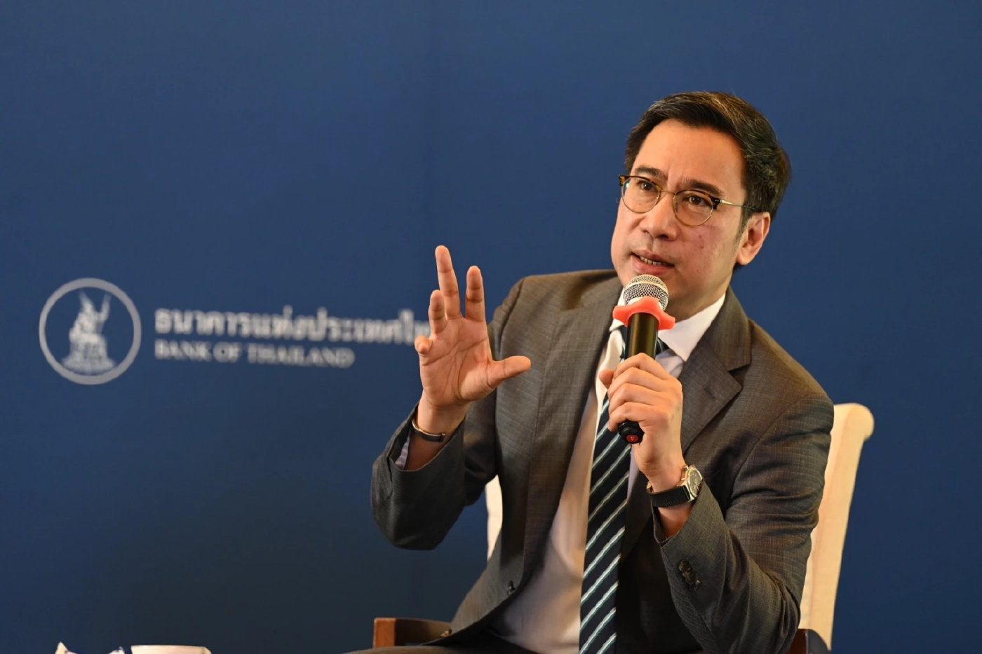 เจาะดีกรีผู้ว่าแบงก์ชาติ "เศรษฐพุฒิ" ฝ่าบททดสอบฝ่ายการเมือง